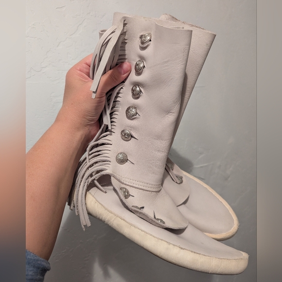 unbranded Shoes Womens Size 6 White Leather Moccasins Rainbird